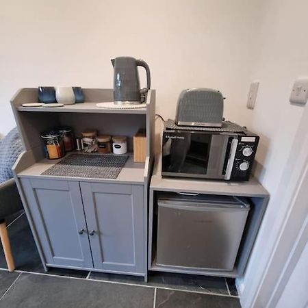 The Den - A Modern, Quirky, Self Contained Unit Apartment Braunton Bagian luar foto