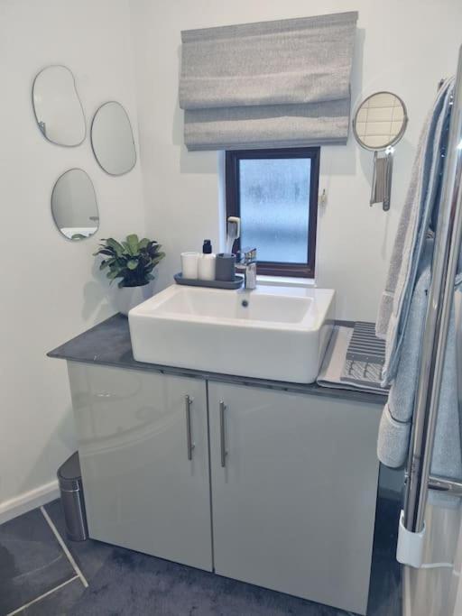 The Den - A Modern, Quirky, Self Contained Unit Apartment Braunton Bagian luar foto